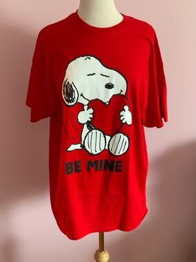 Peanuts Red Snoopy 'Be Mine' Heart Graphic Tee